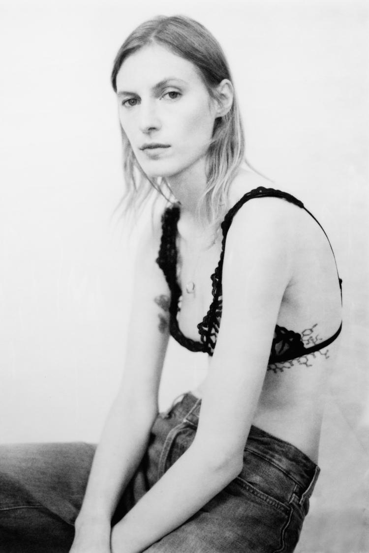 LACE TRIANGLE BRALETTE