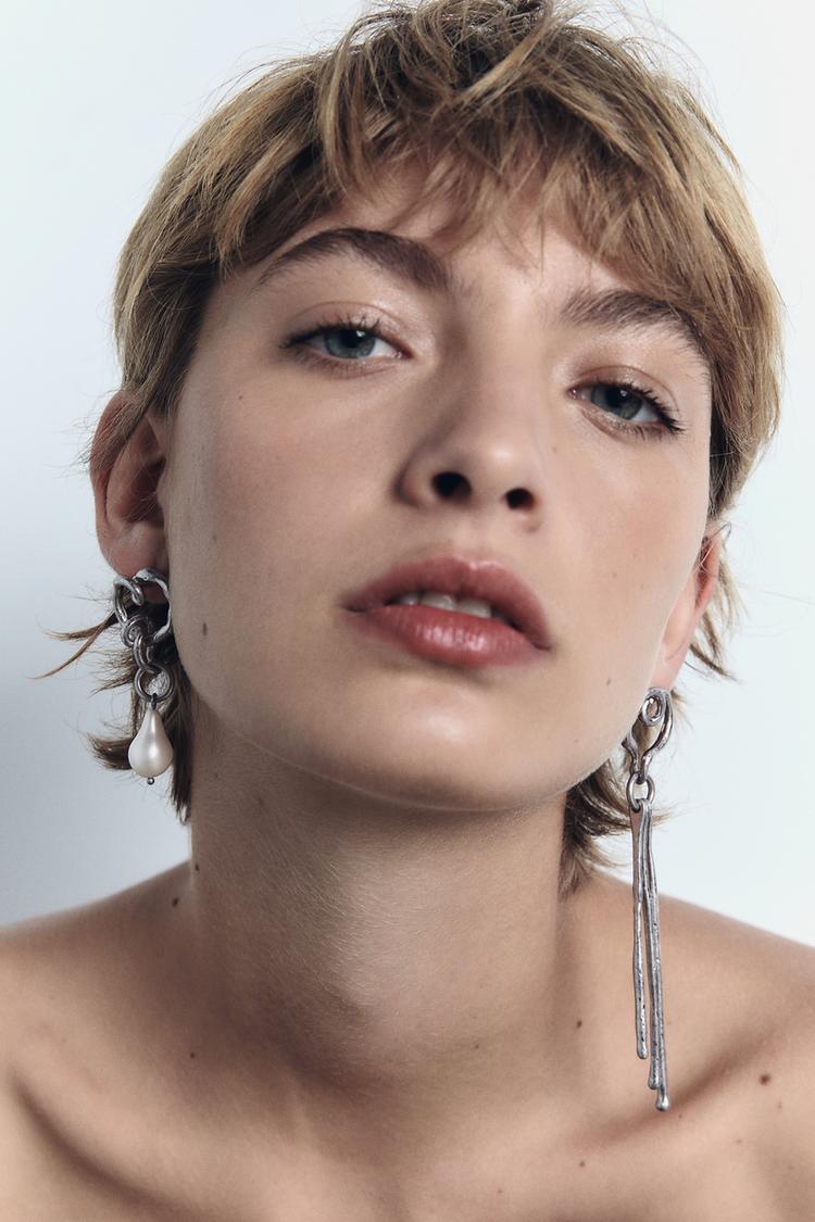 ASYMMETRIC HEART EARRINGS