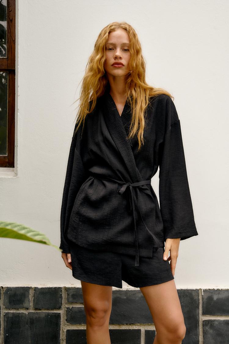 TEXTURED WRAP KIMONO