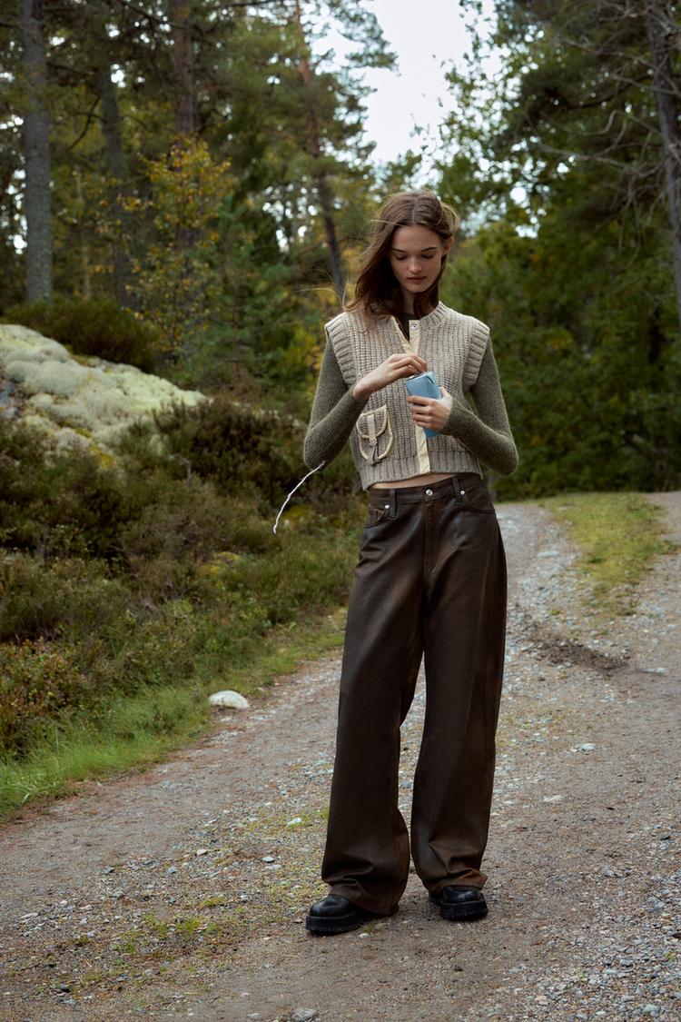 MIXED POCKET KNIT VEST