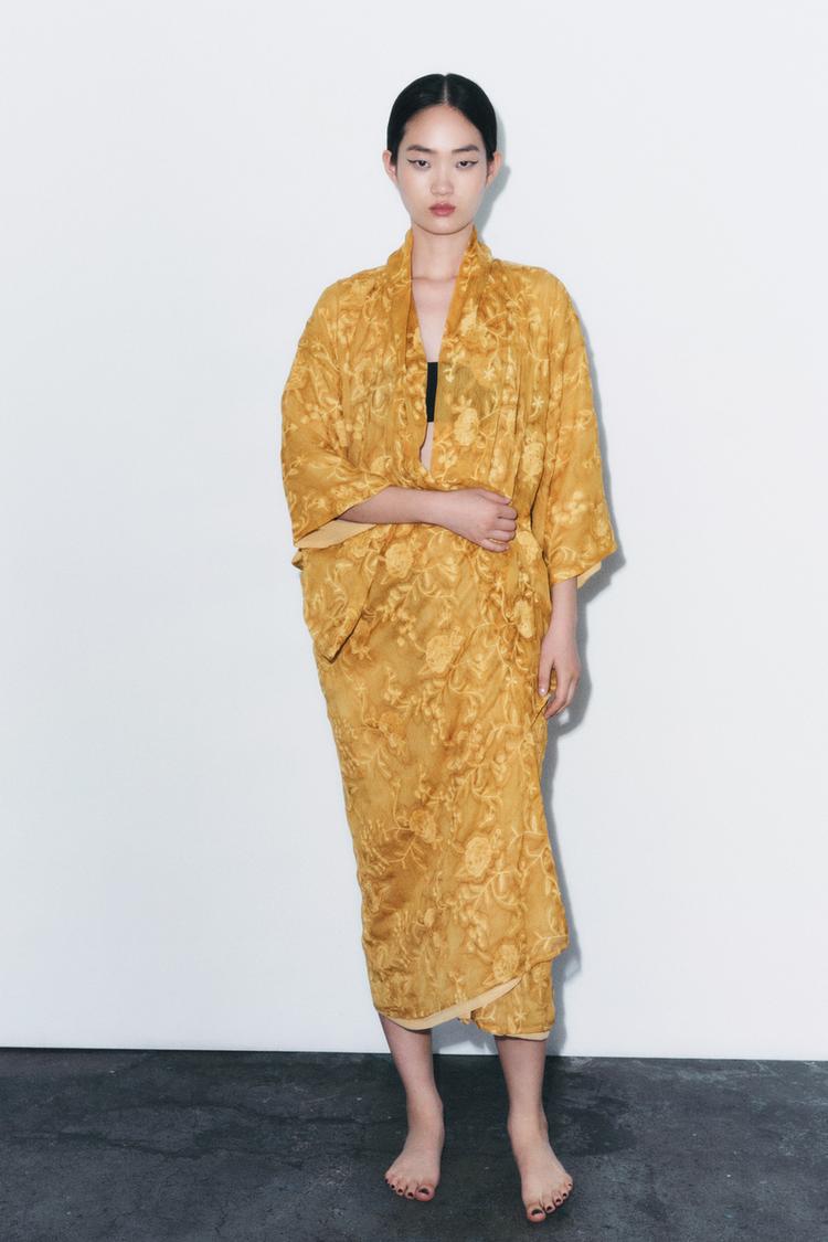 EMBROIDERED KIMONO