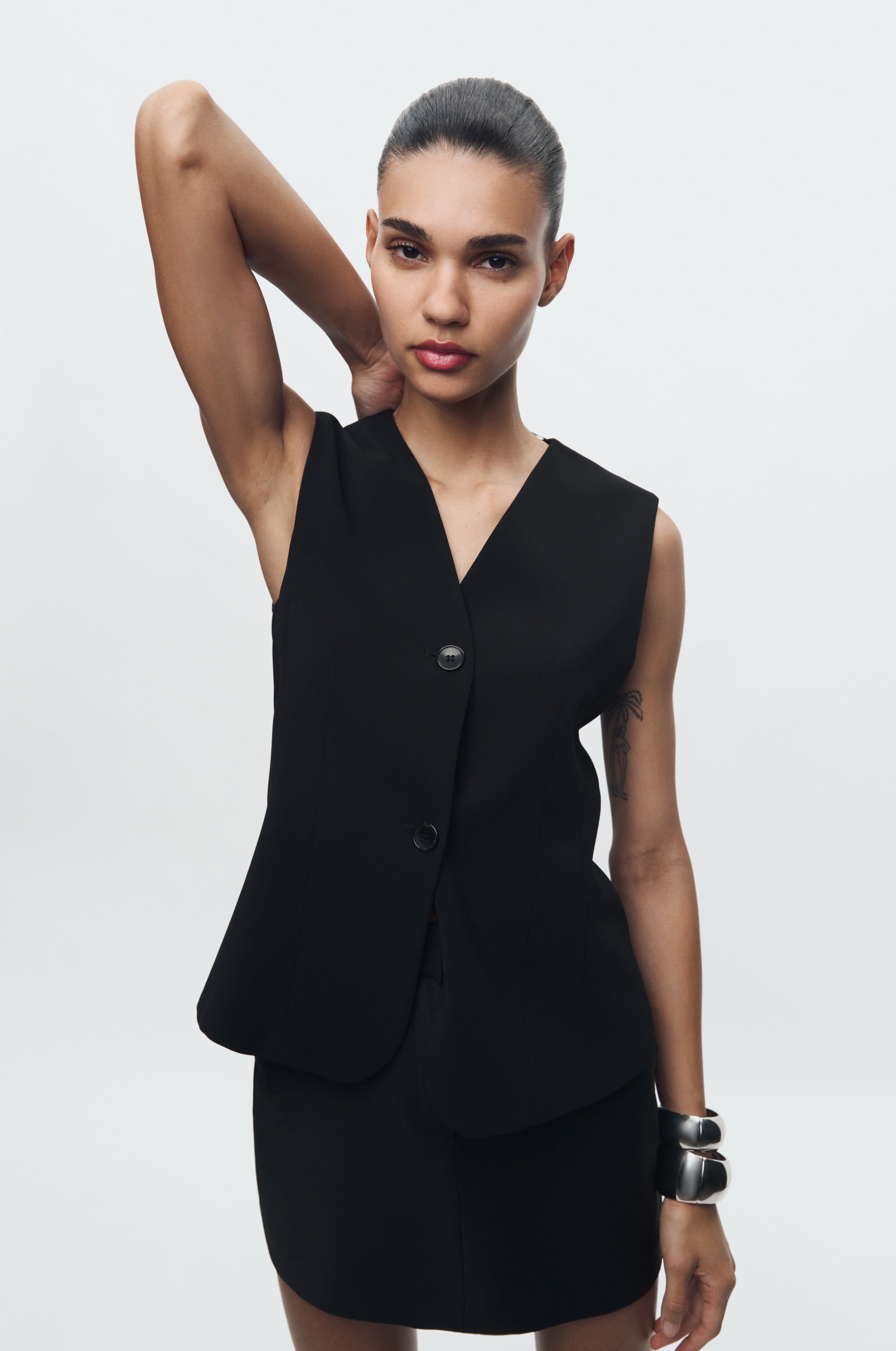 FITTED BUTTONED VEST