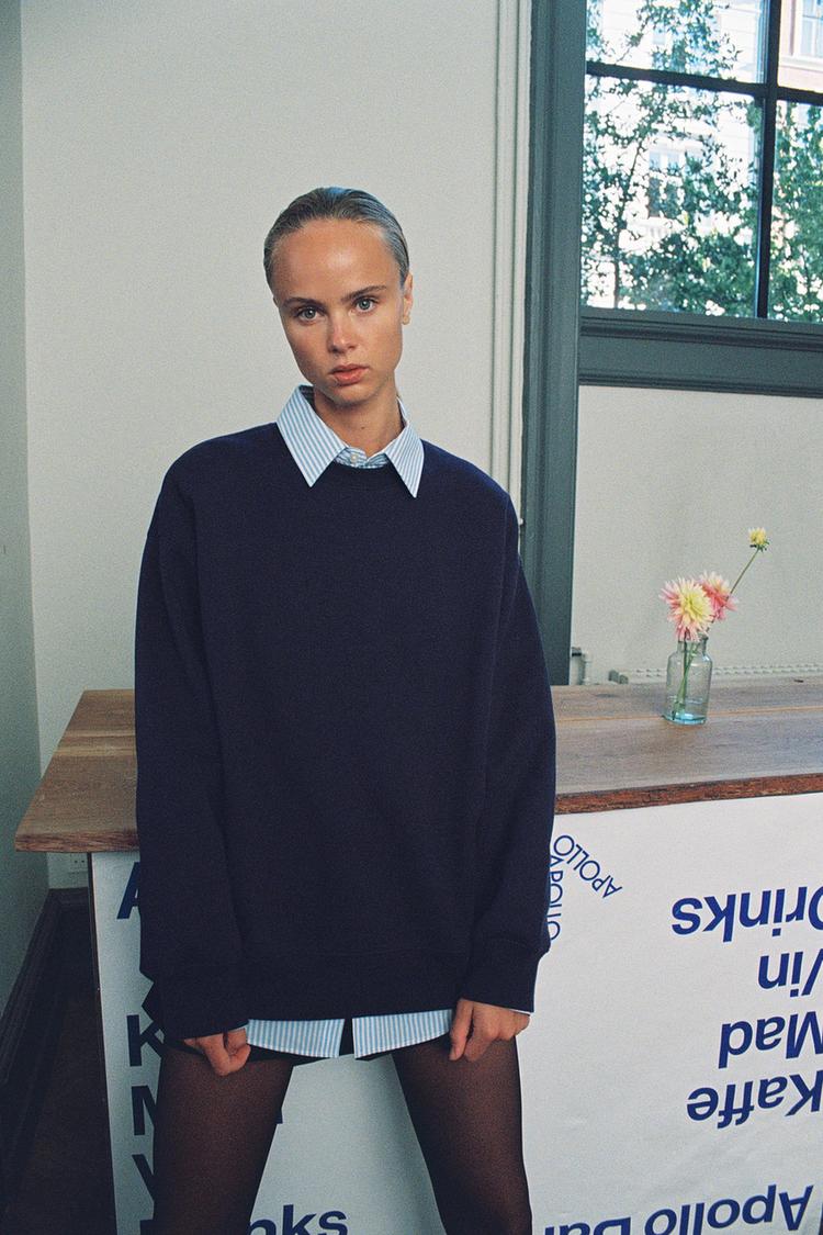 OVERSIZED SWEATSHIRT