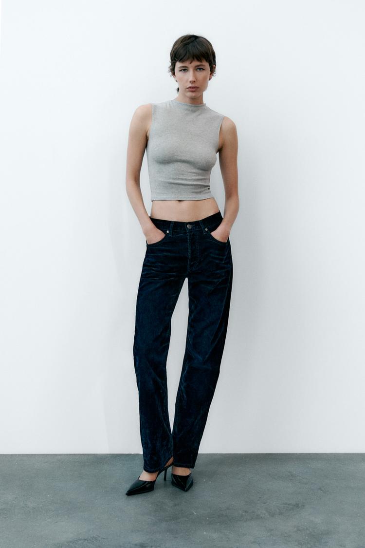 SLEEVELESS MOCK NECK TOP