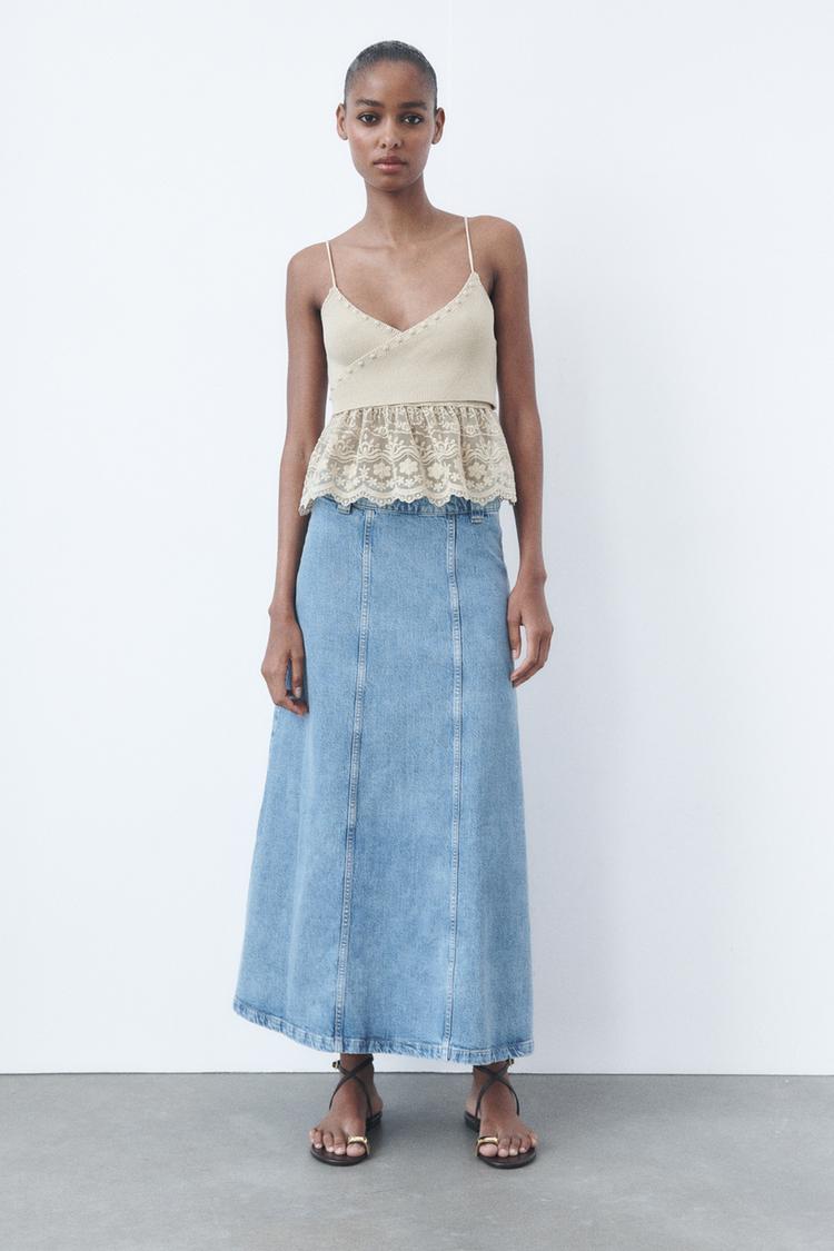 CONTRAST KNIT TOP WITH EMBROIDERY