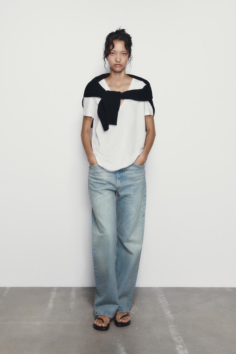 V-NECK BASIC T-SHIRT
