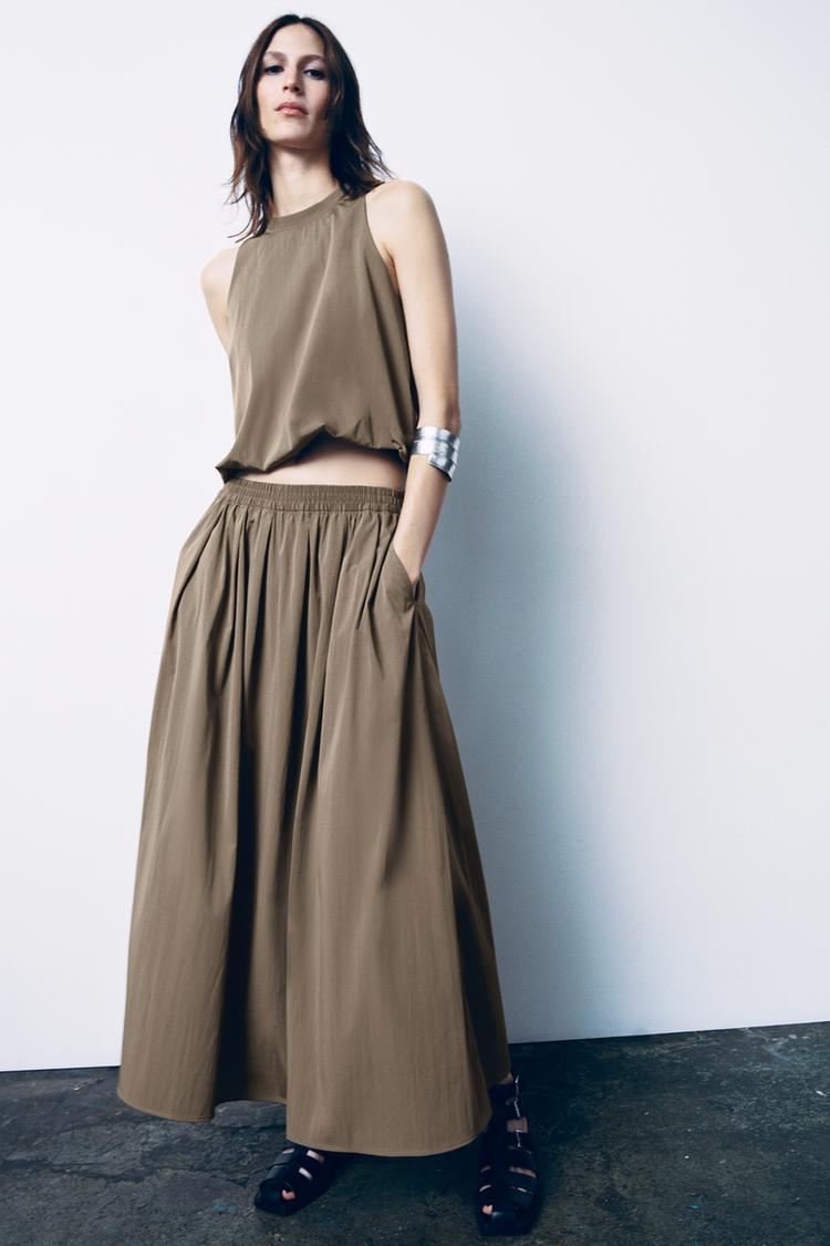 VOLUMINOUS TOP