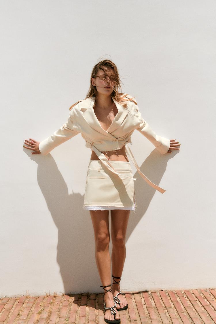 CROPPED JACKET WITH DETACHABLE DETAIL