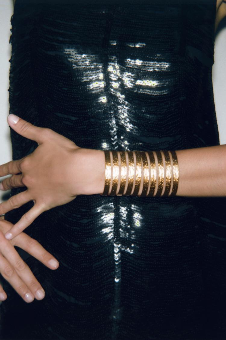 PACK OF TEXTURED ARMBANDS