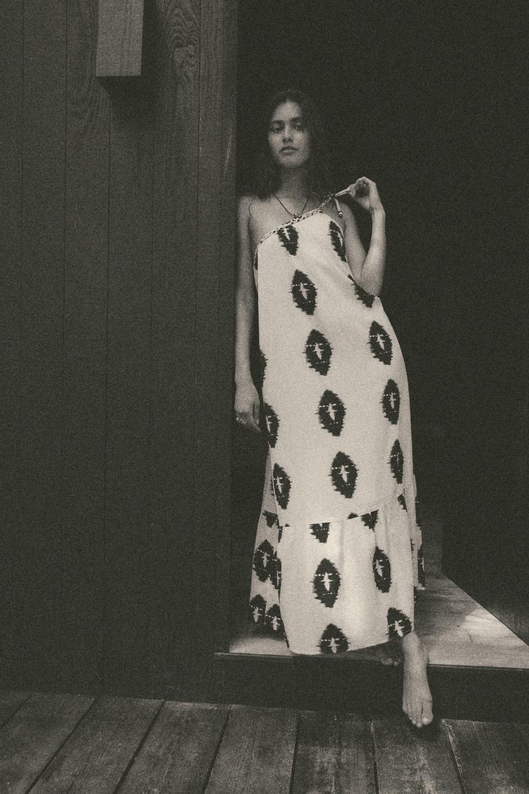 PRINTED DRESS WITH ASYMMETRIC HEM