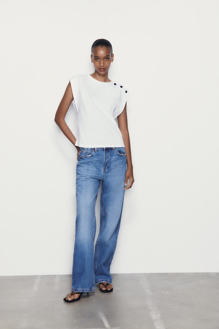 SLEEVELESS T-SHIRT WITH BUTTONS