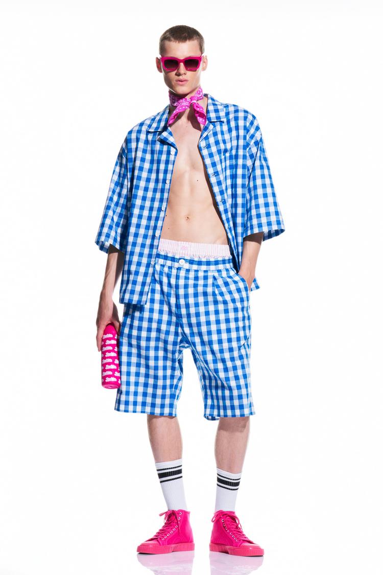 BARBIE™ THE MOVIE © WARNER BROS. CHECK BERMUDA SHORTS