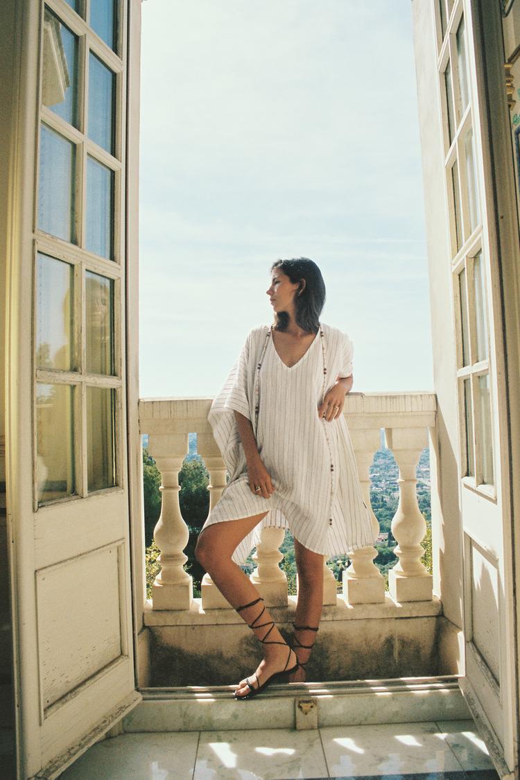 KAFTAN WITH WOODEN BEADS