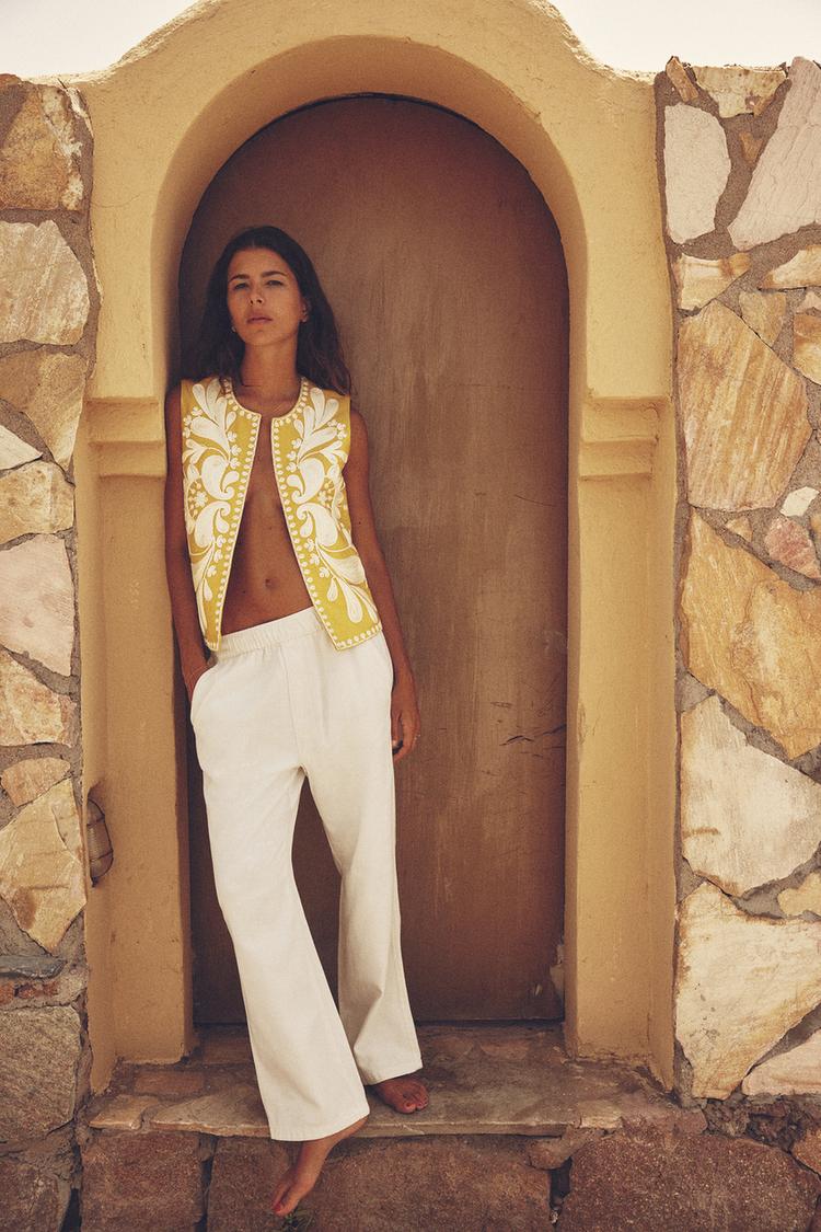 WAISTCOAT WITH CONTRAST EMBROIDERY