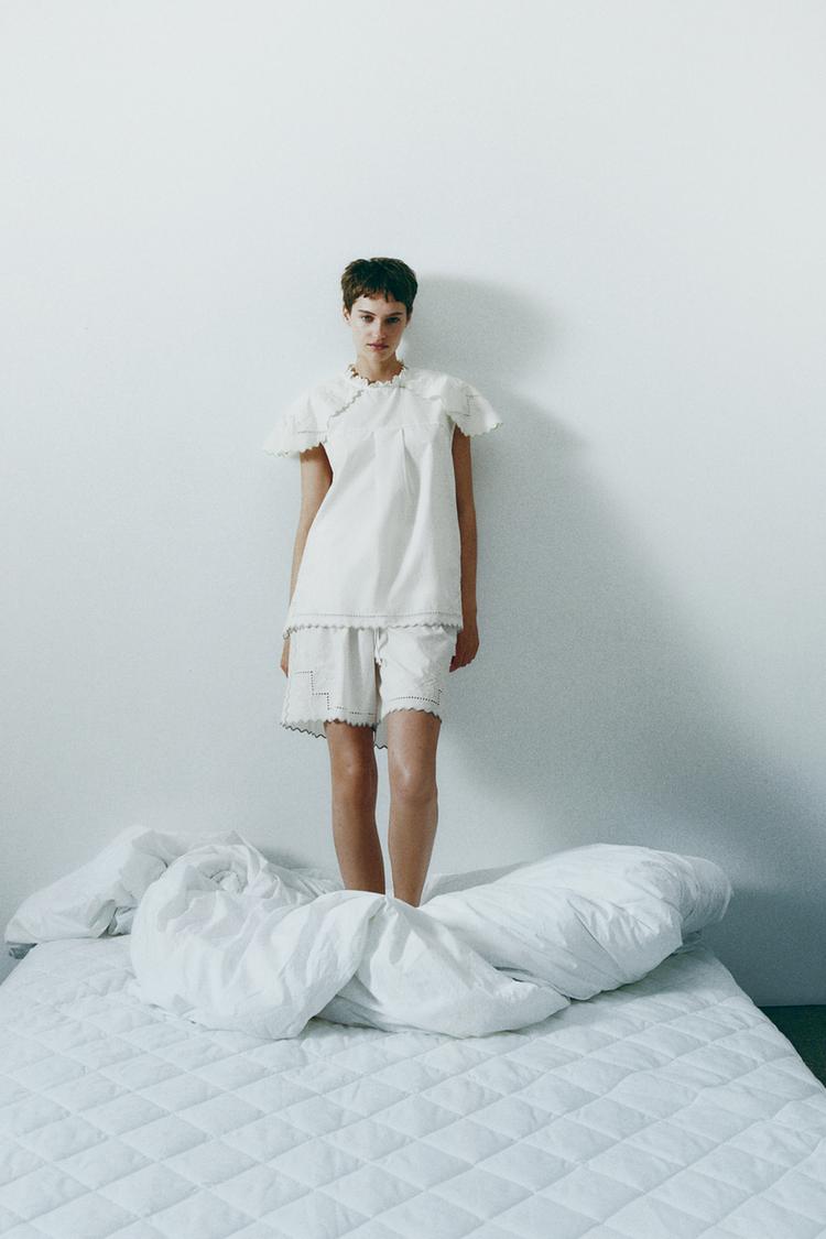 TOP WITH CONTRAST EMBROIDERY