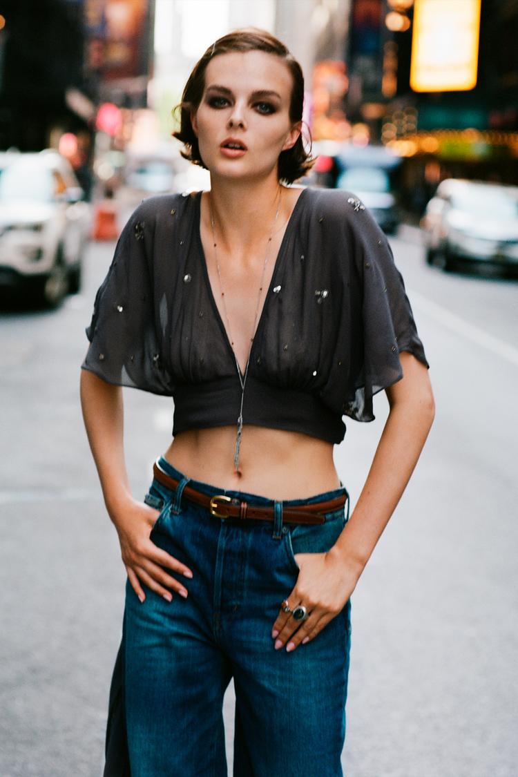 SHORT EMBROIDERED TOP