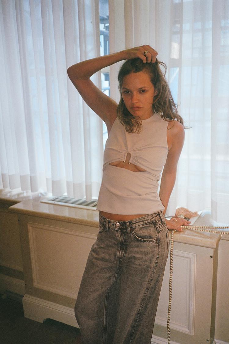 STRETCH TOP WITH CUT-OUT DETAIL