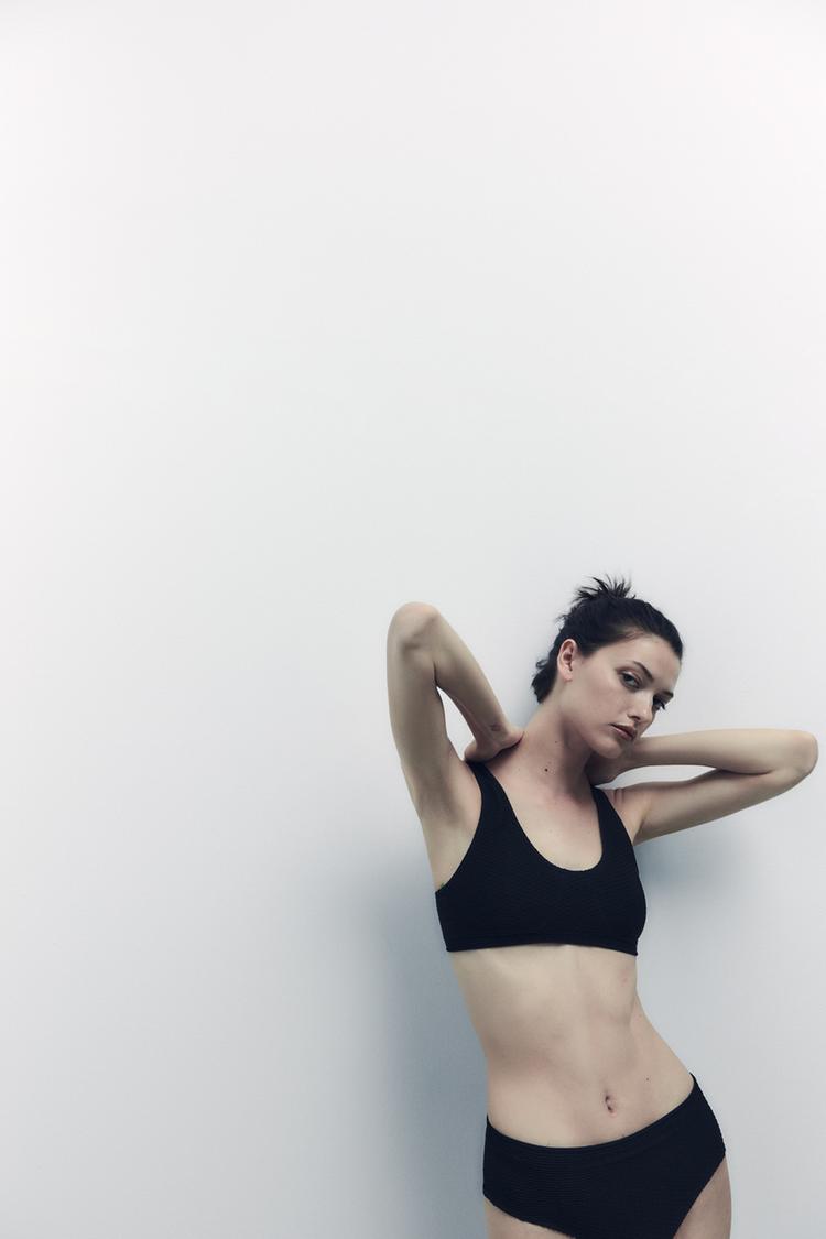 TEXTURED SEAMLESS BRALETTE