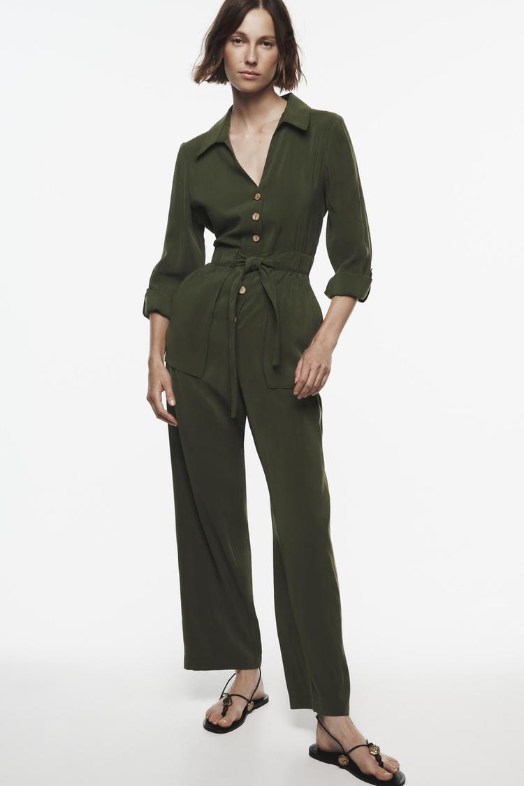 LOOSE-FITTING BELTED JUMPSUIT