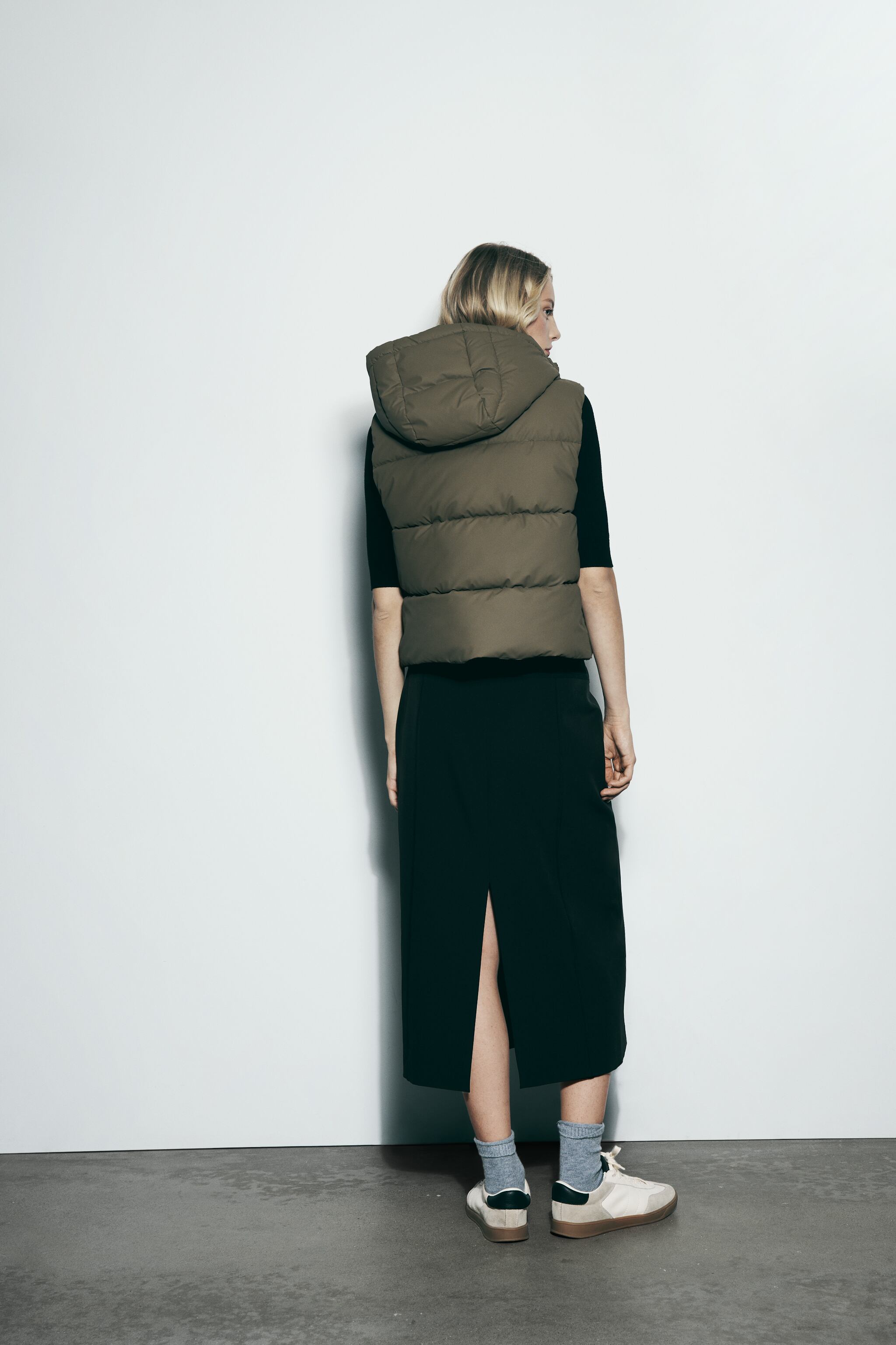RUBBERIZED HOODED CROPPED VEST