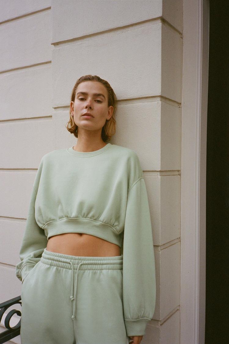 BASIC CROP SWEATSHIRT