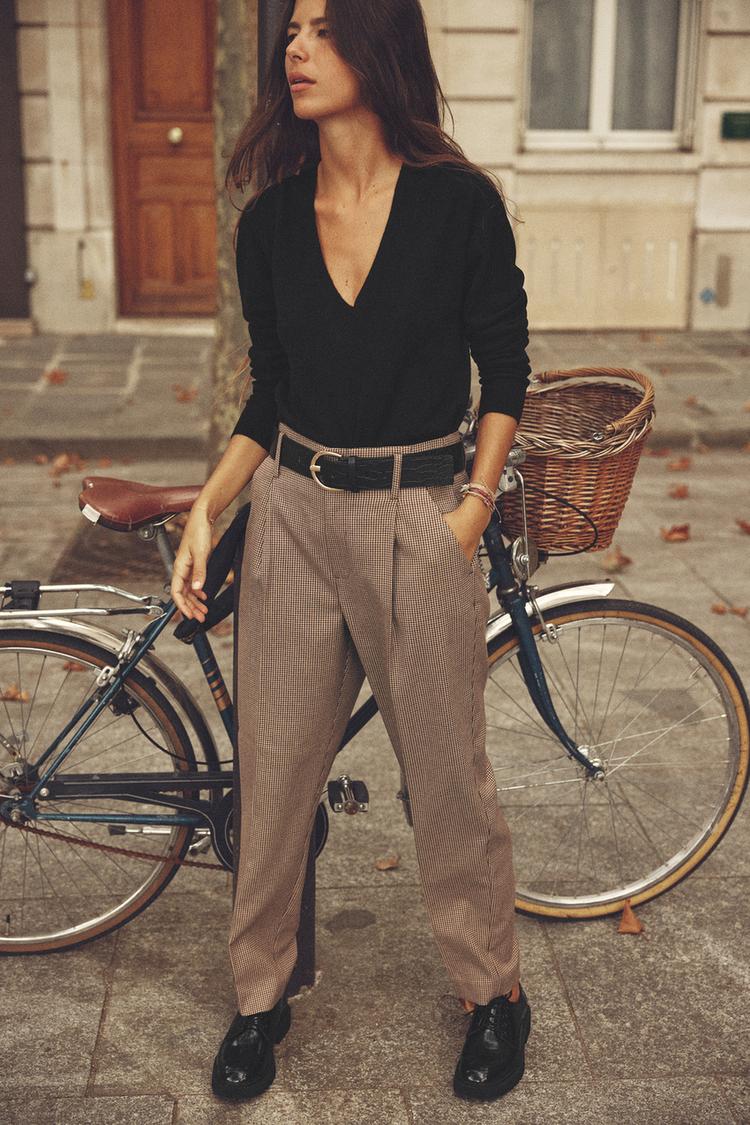 EMBOSSED BELT TAPERED FIT PANTS