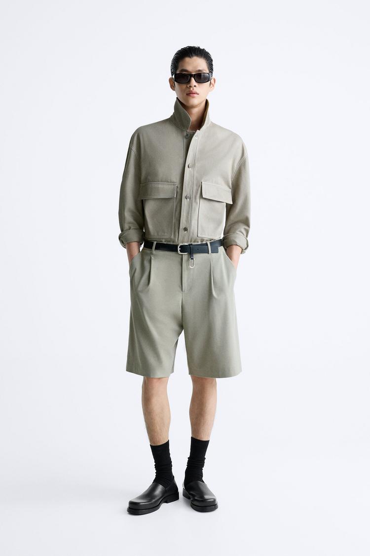 FLOWING BERMUDA SHORTS WITH PLEATS