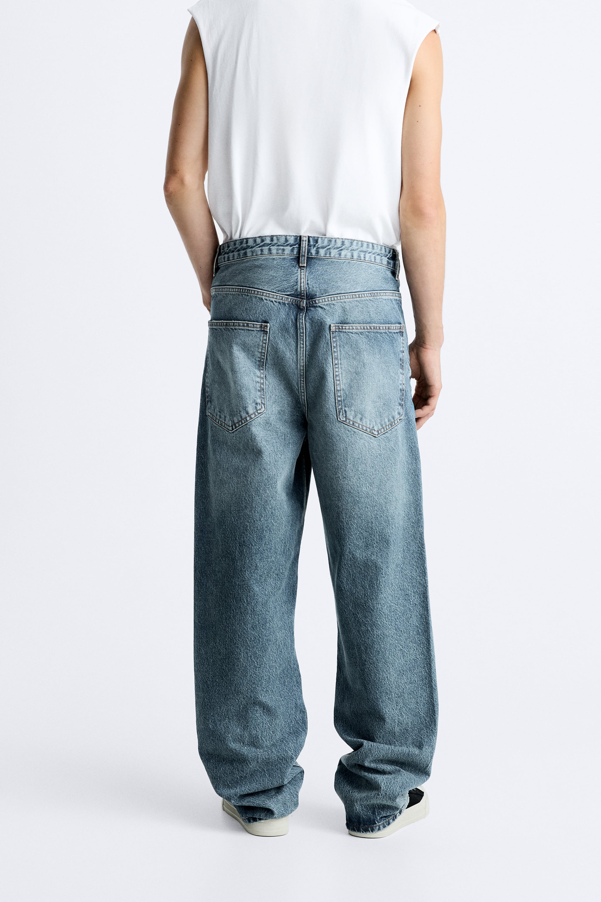 RELAXED FIT JEANS