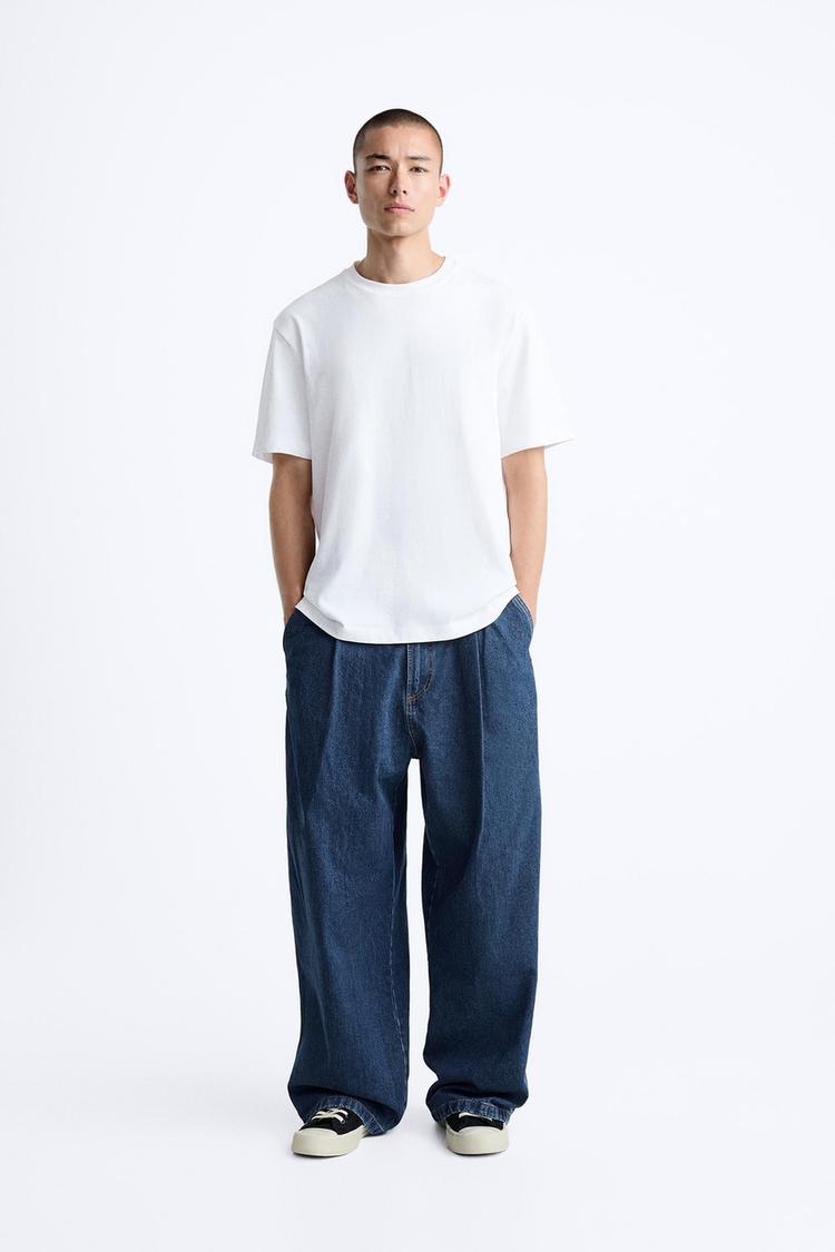 RELAXED FIT PLEATED JEANS