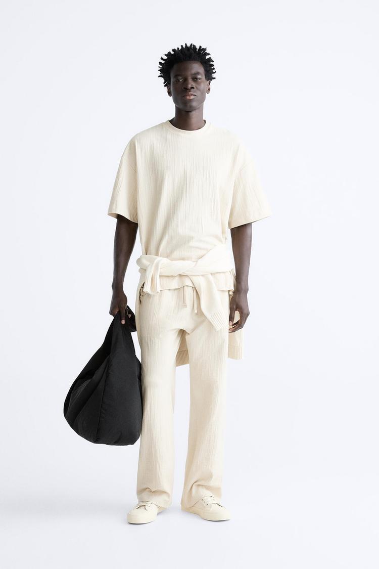 TEXTURED T-SHIRT