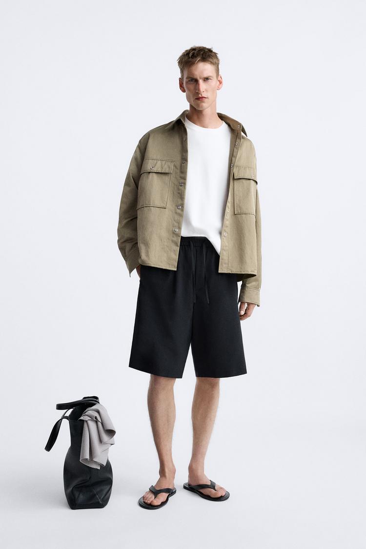 FLOWING BERMUDA SHORTS WITH PLEATS