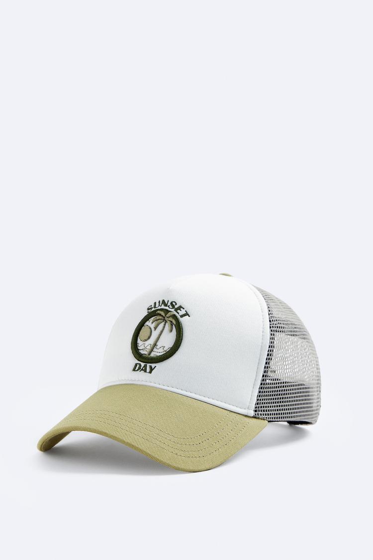 CAP WITH CONTRAST EMBROIDERY