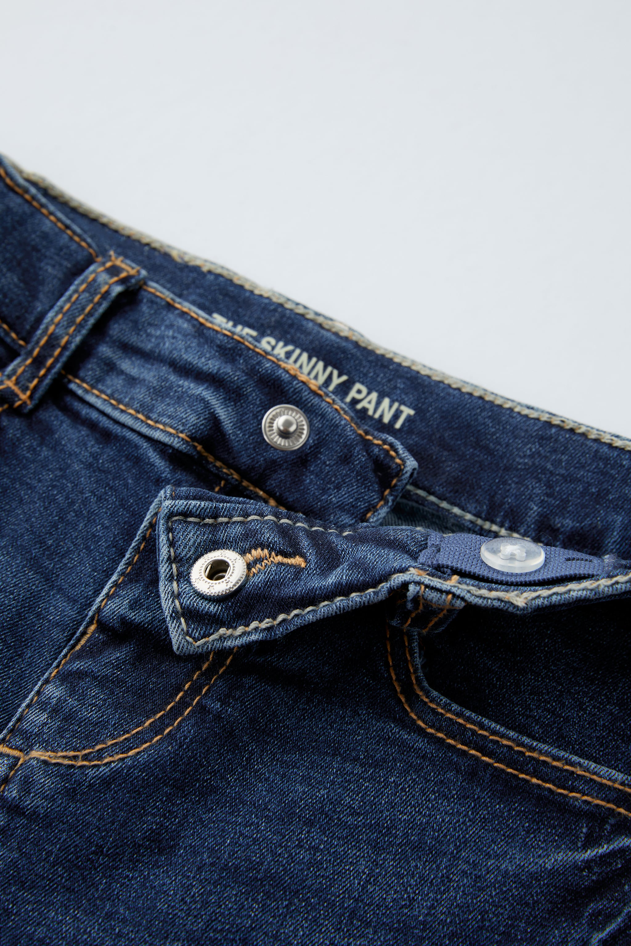 THE SKINNY FIT JEANS