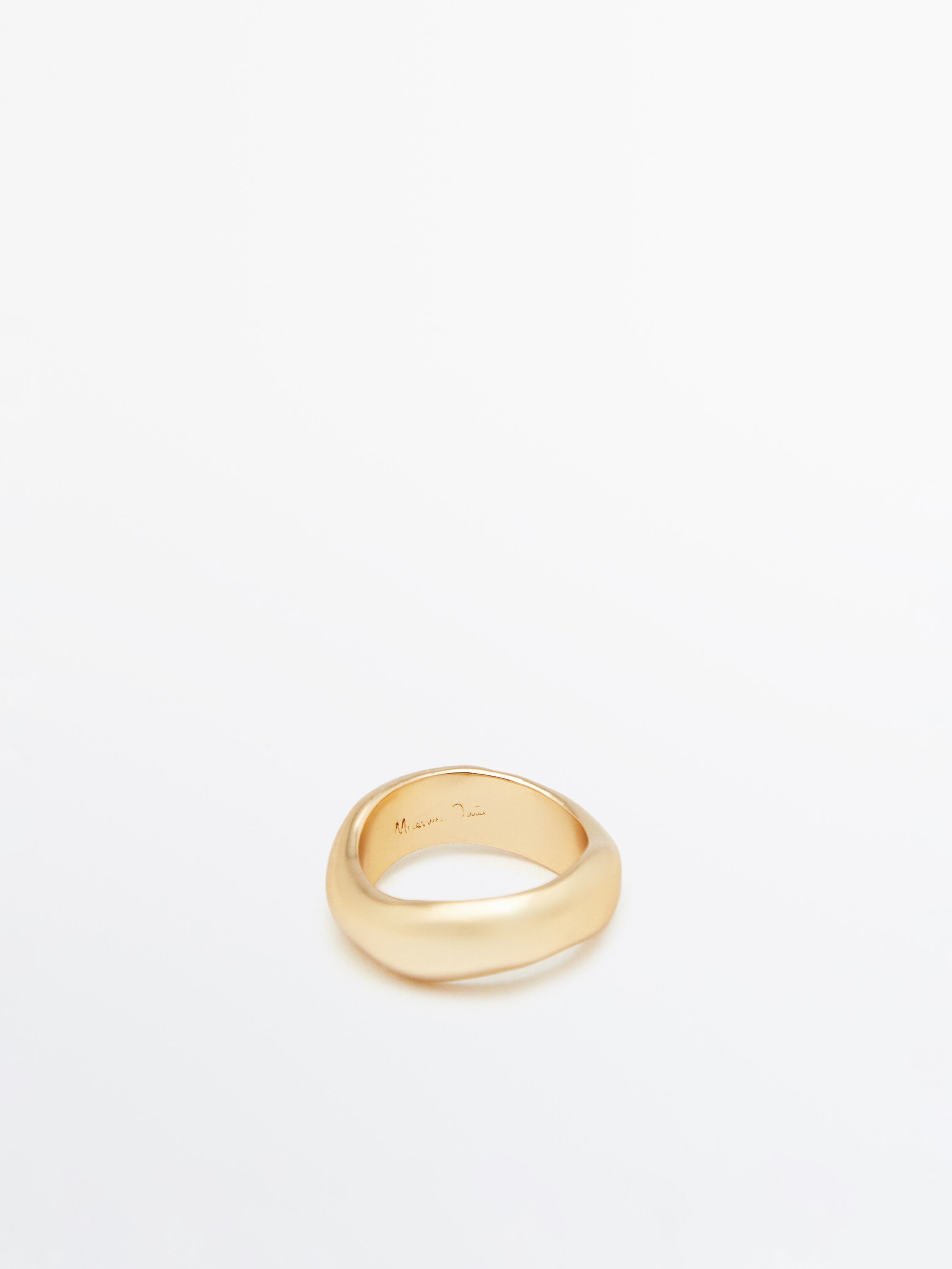 Pack of gold-plated asymmetric rings