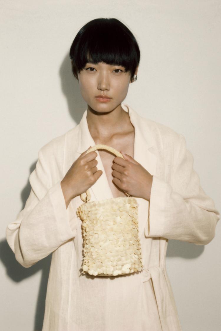 MINI BUCKET BAG WITH SEASHELLS