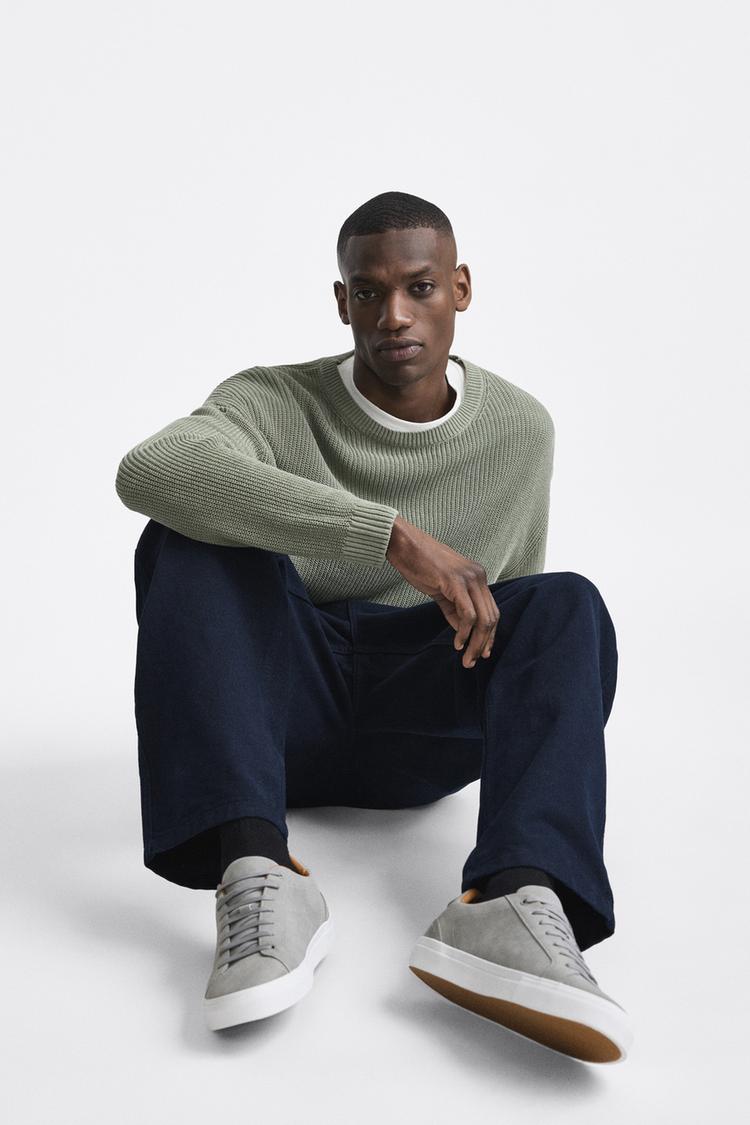 MINIMALIST LACE-UP TRAINERS