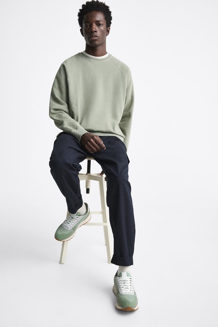 CONTRAST RUNNING TRAINERS