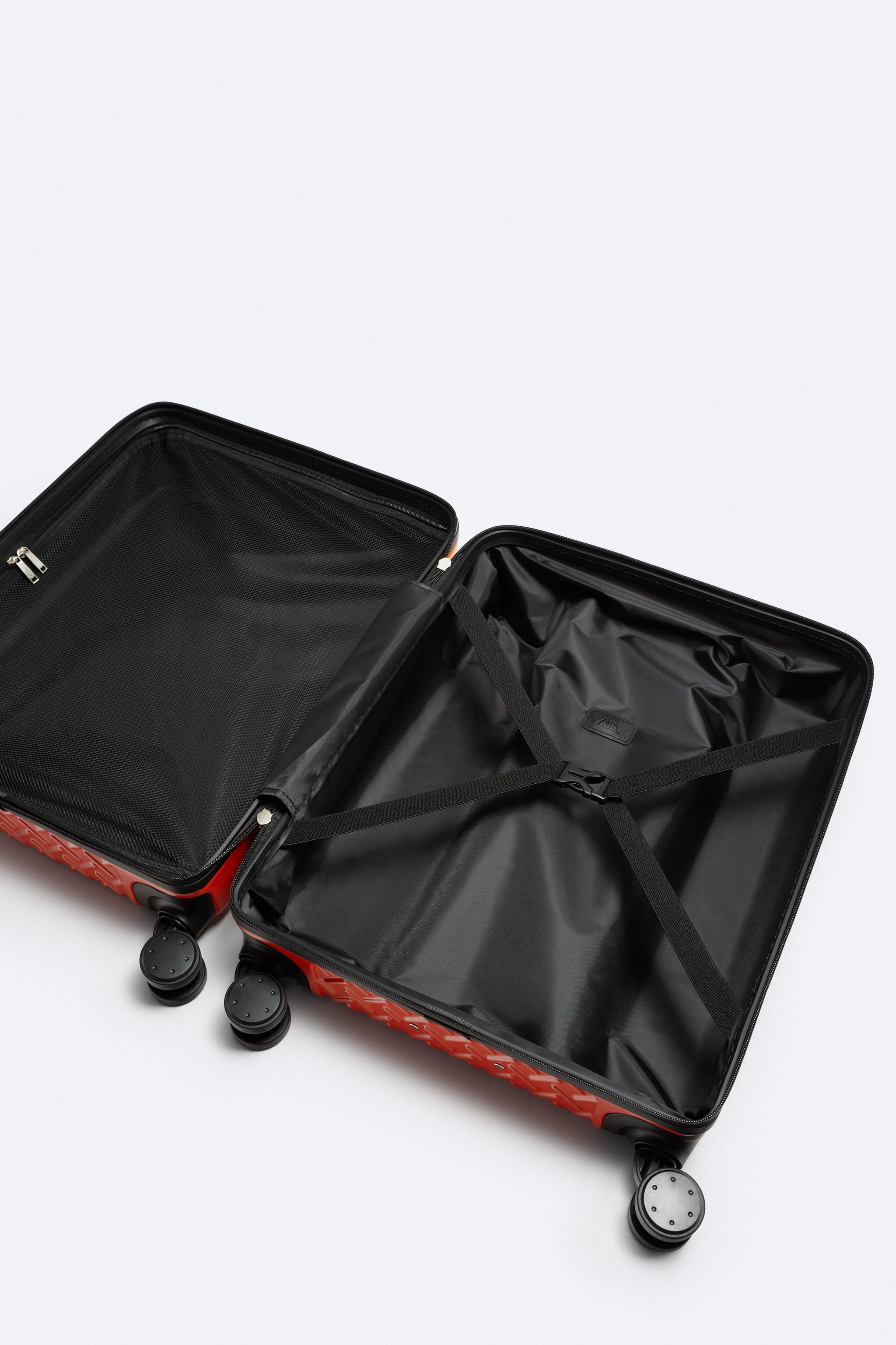 HARDSIDE CARRY-ON SPINNER LUGGAGE