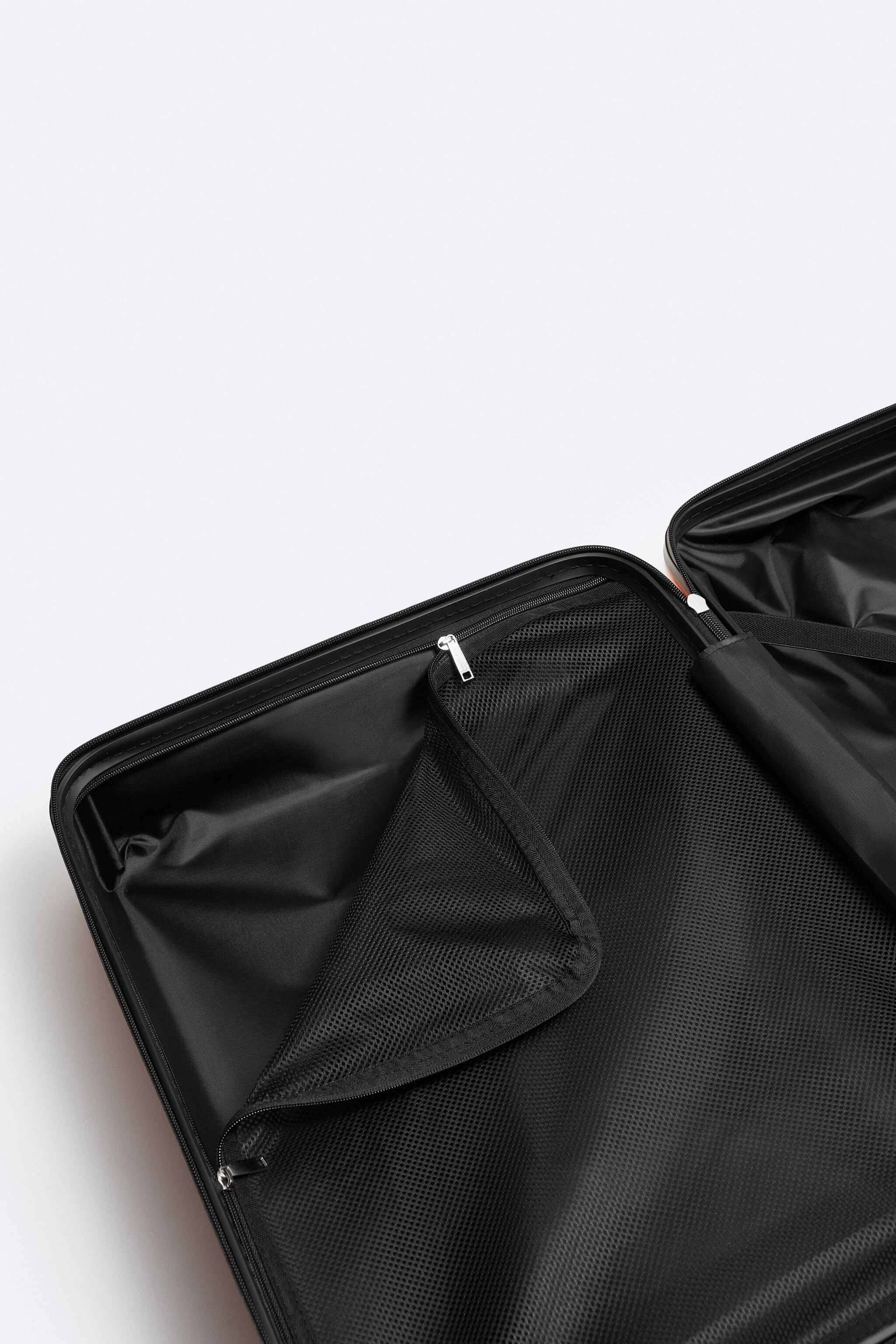 HARDSIDE CARRY-ON SPINNER LUGGAGE