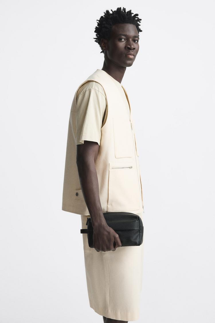 EMBOSSED TOILETRY BAG