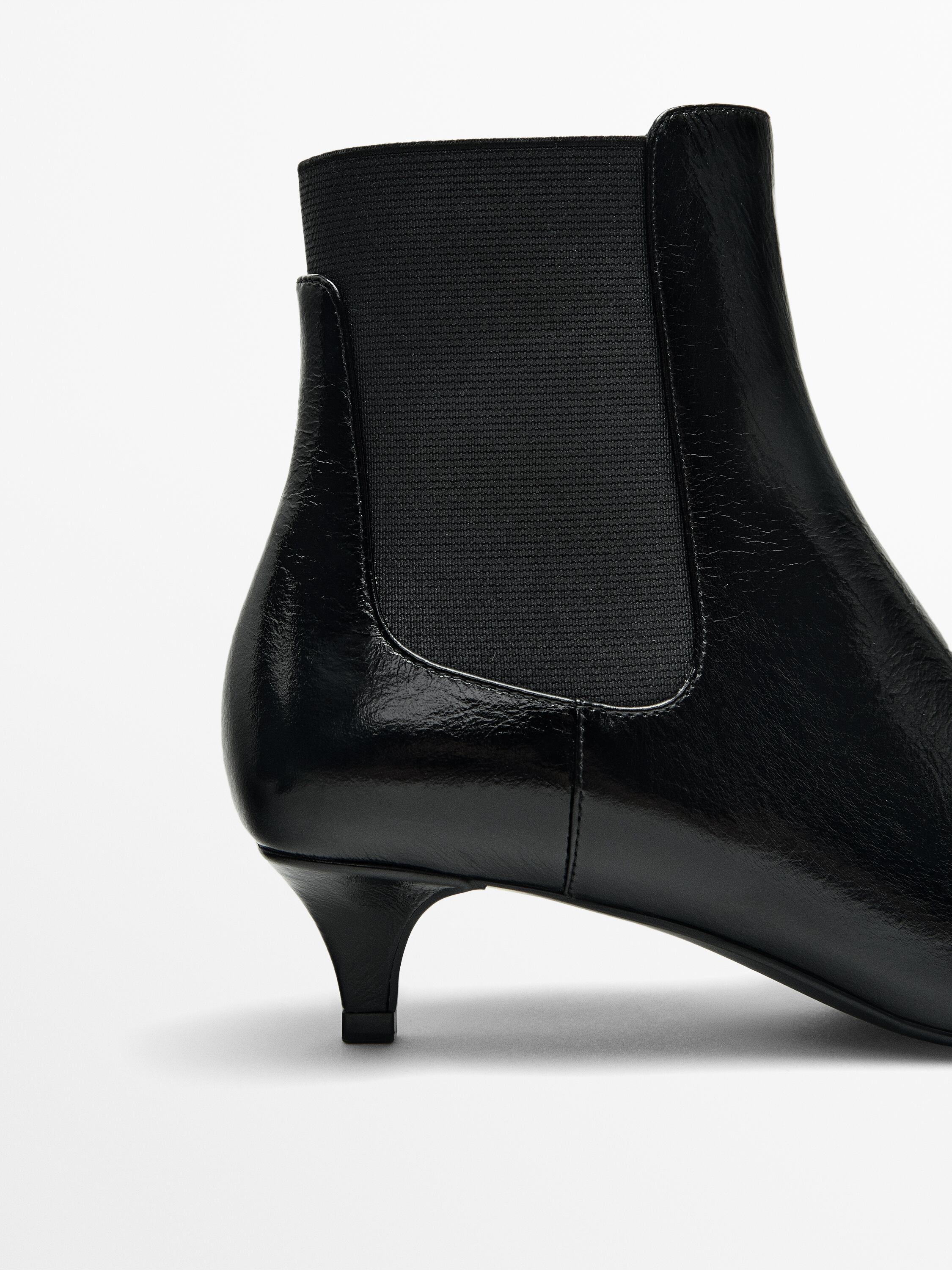 Low-heel ankle boots