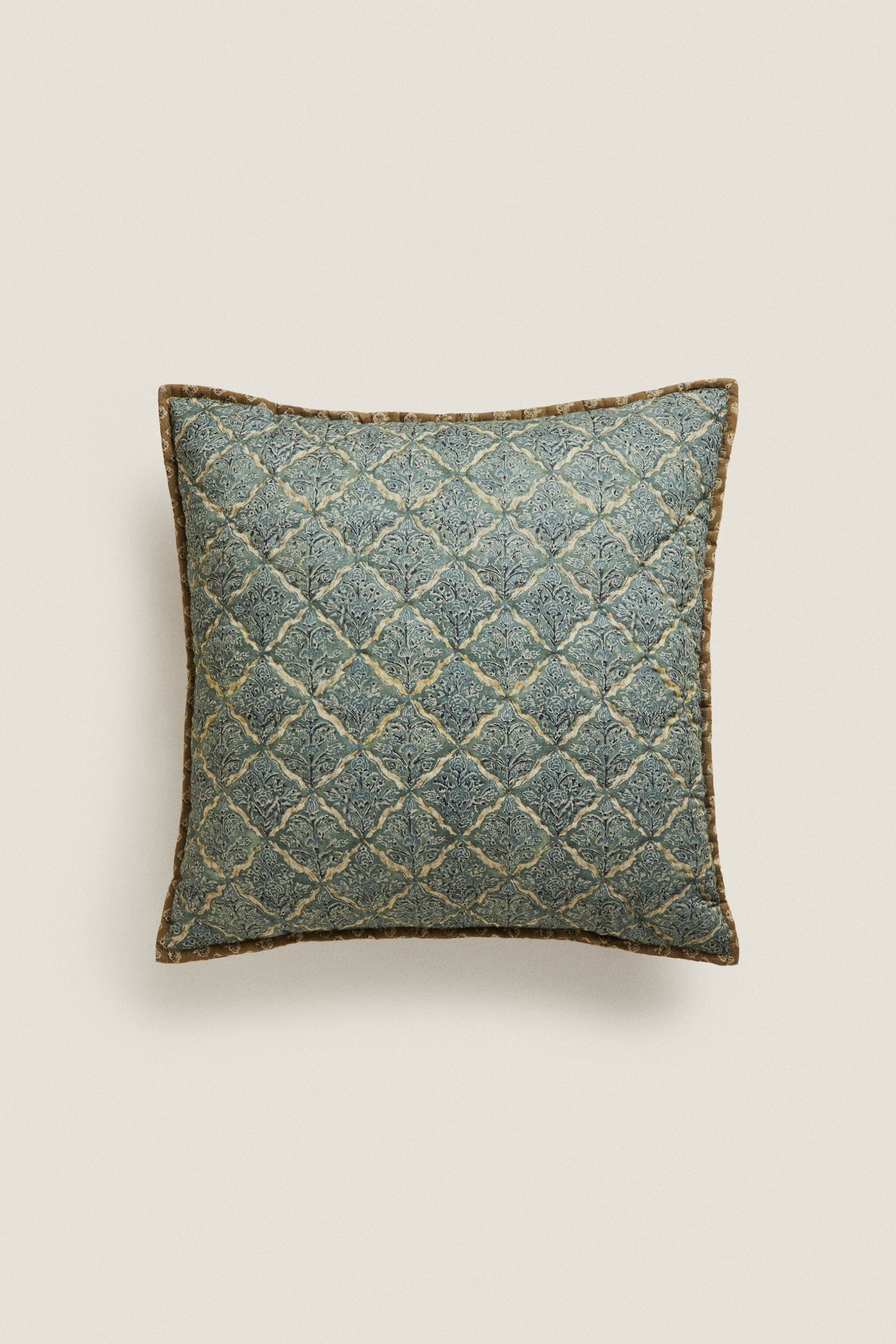 QUILTED CUSHION COVER