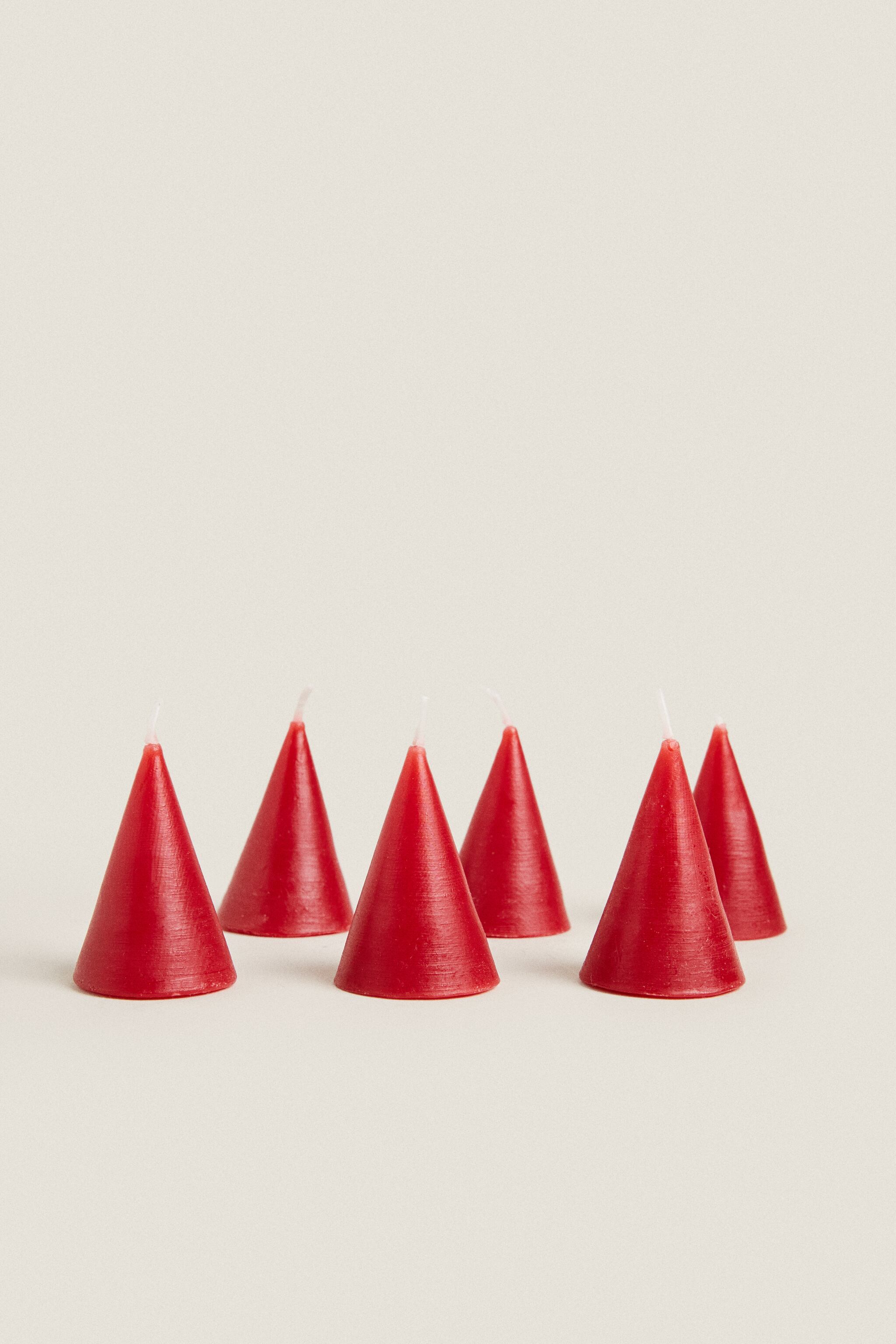 PACK OF DECORATIVE CHRISTMAS CONE CANDLES (PACK 6)