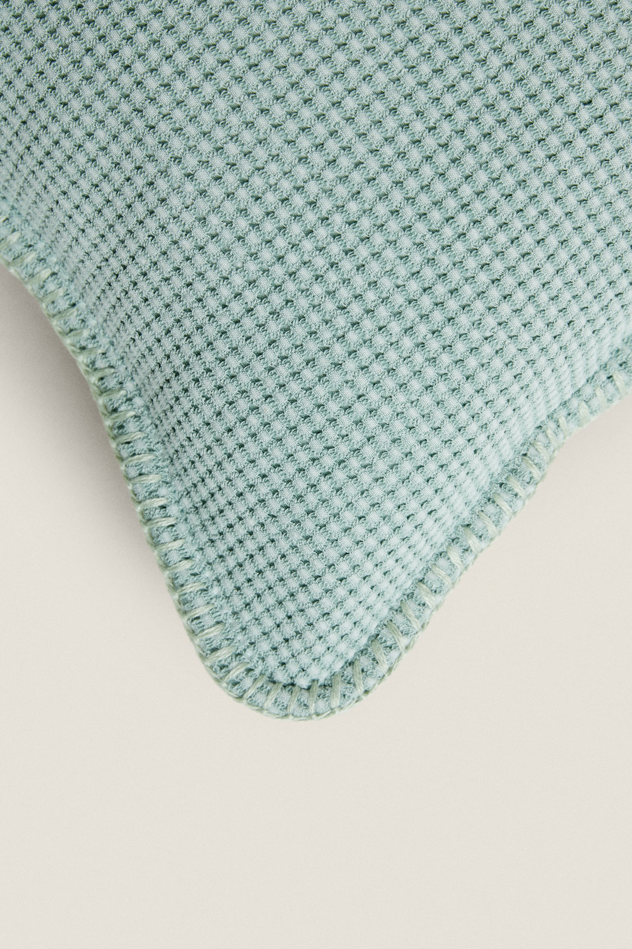 TEXTURED WAFFLE-KNIT CUSHION COVER