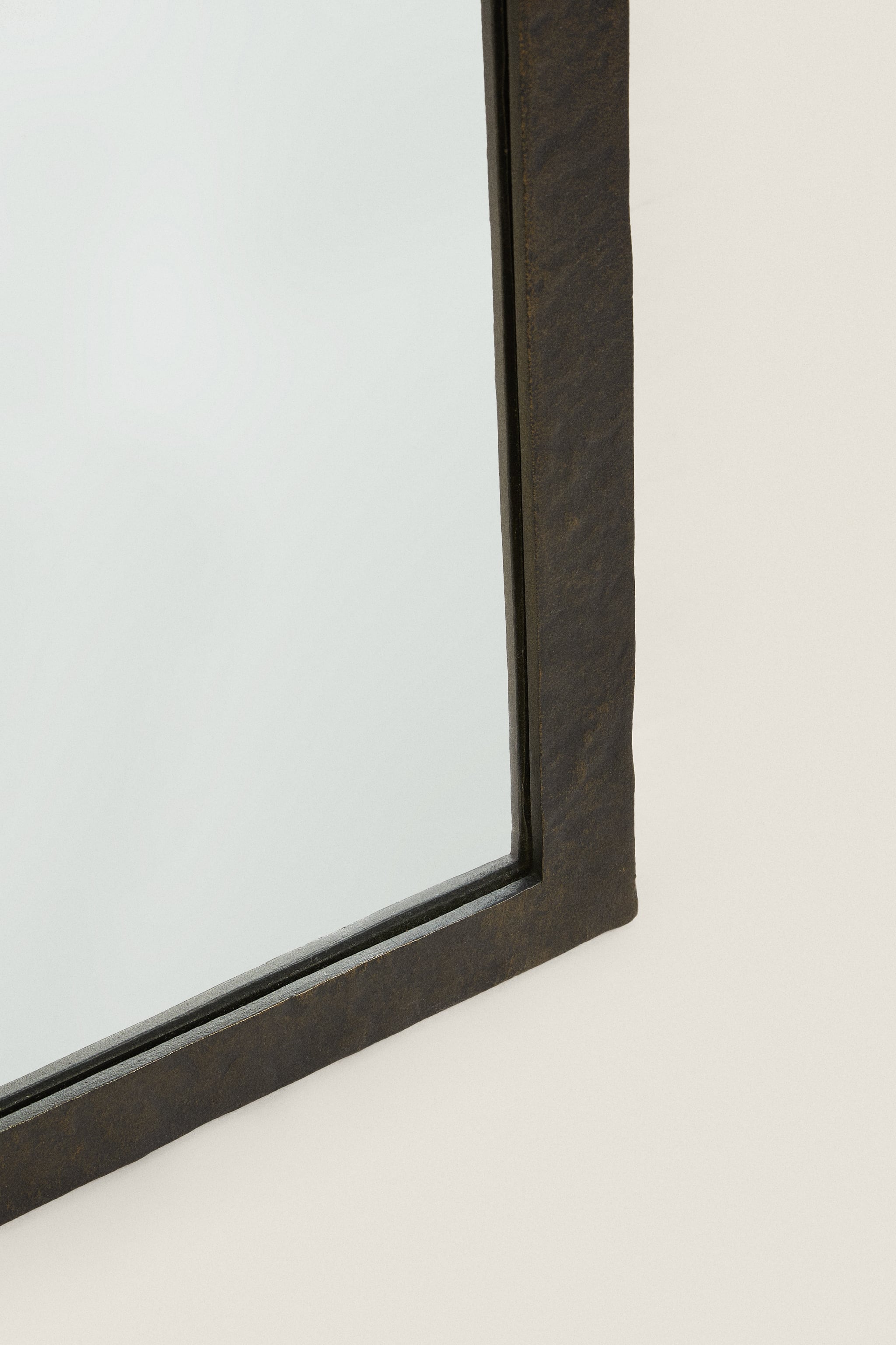 WALL MIRROR WITH METAL FRAME
