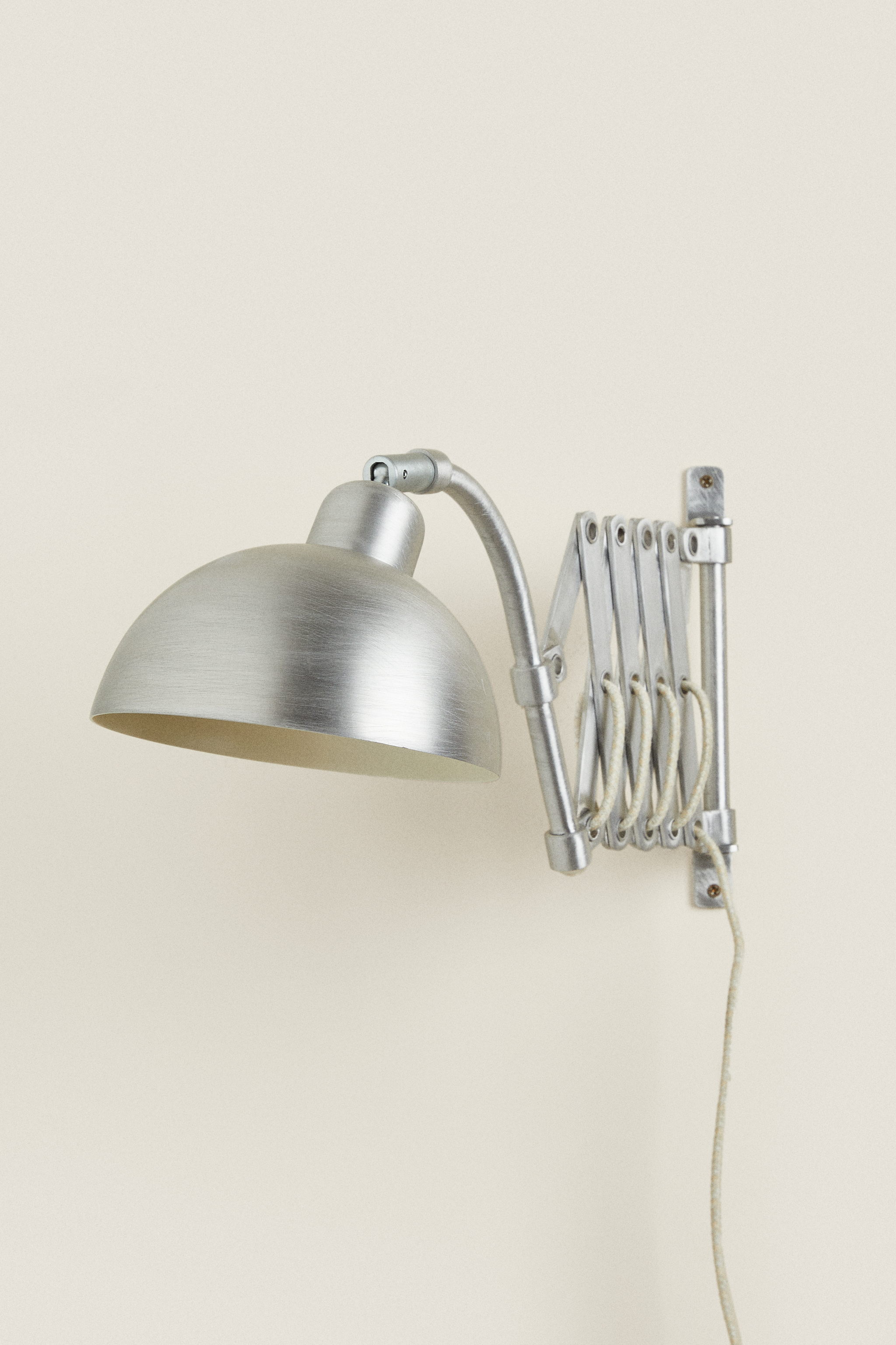 EXTENDABLE WALL LAMP