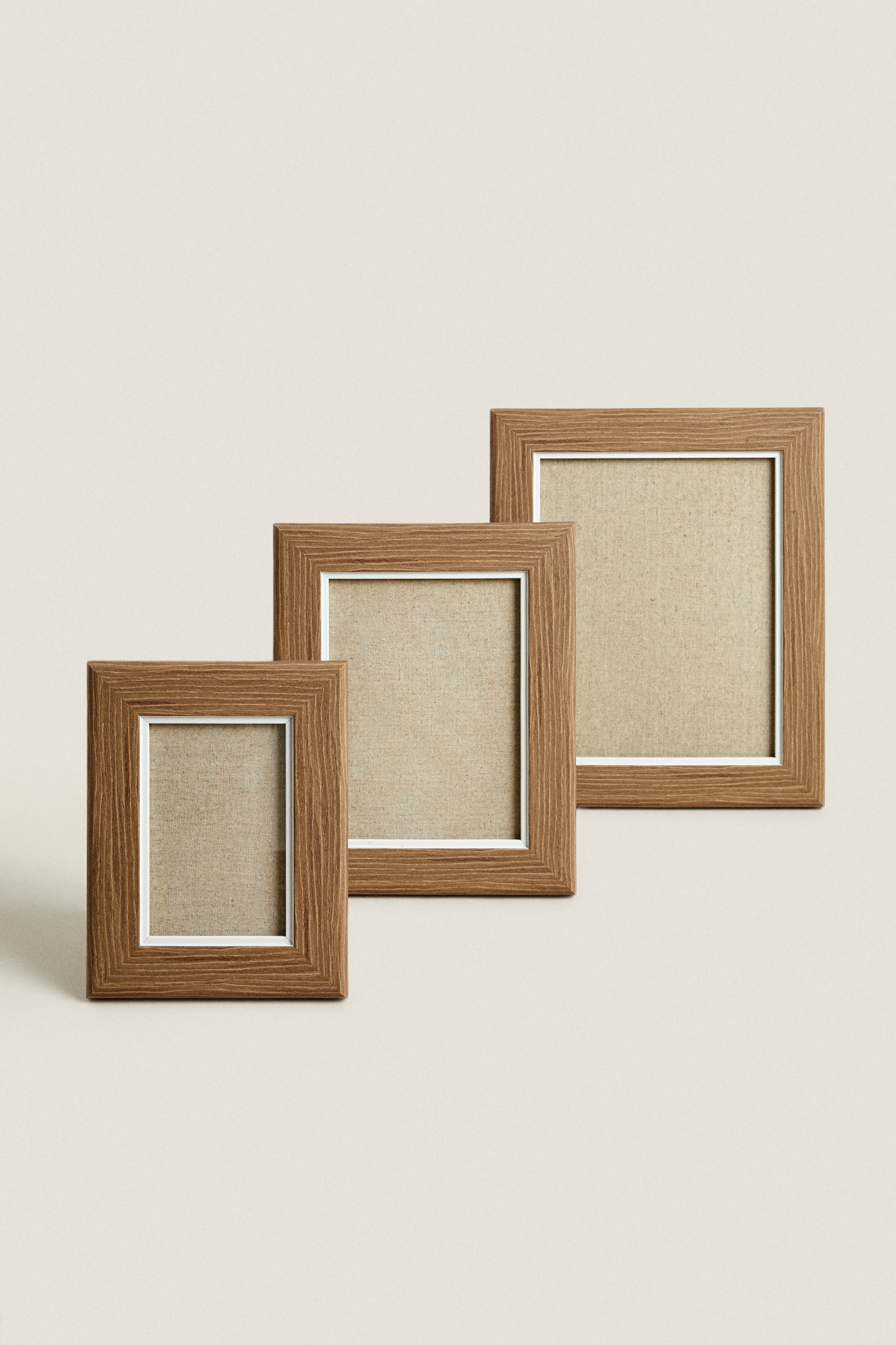CONTRAST WOODEN PHOTO FRAME