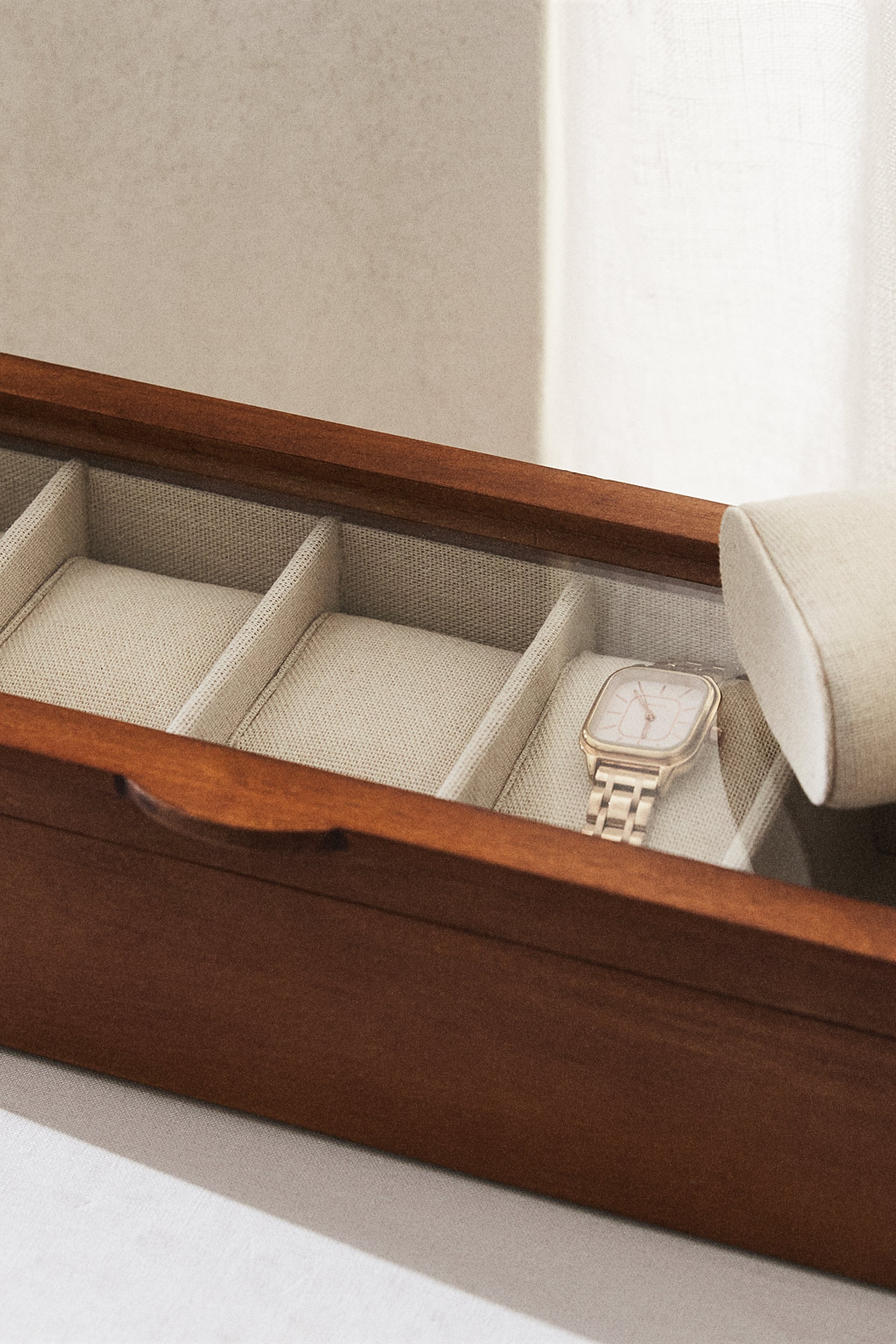 WOODEN AND LINEN WATCH BOX