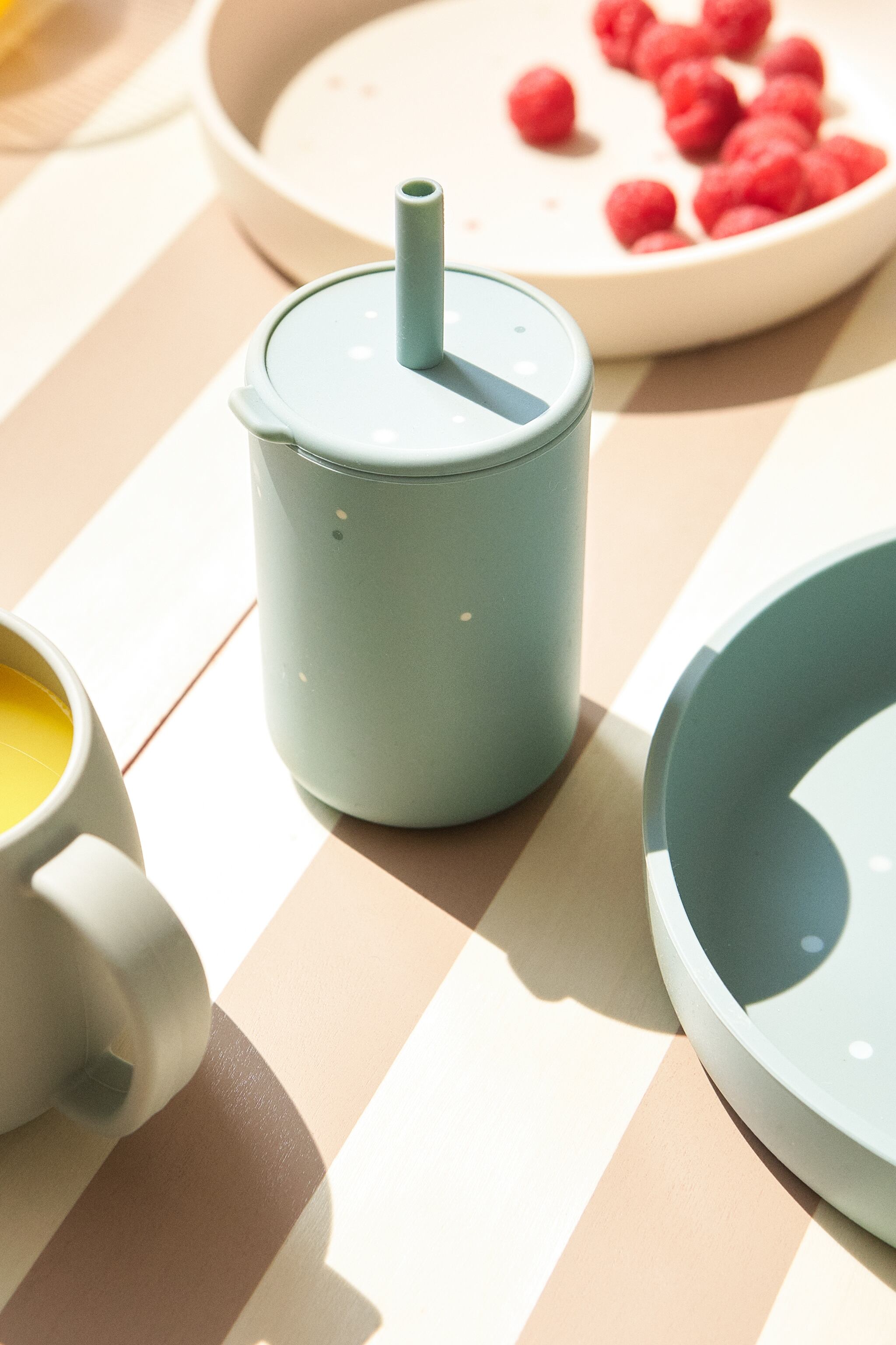 DOTS SILICONE TUMBLER WITH STRAW