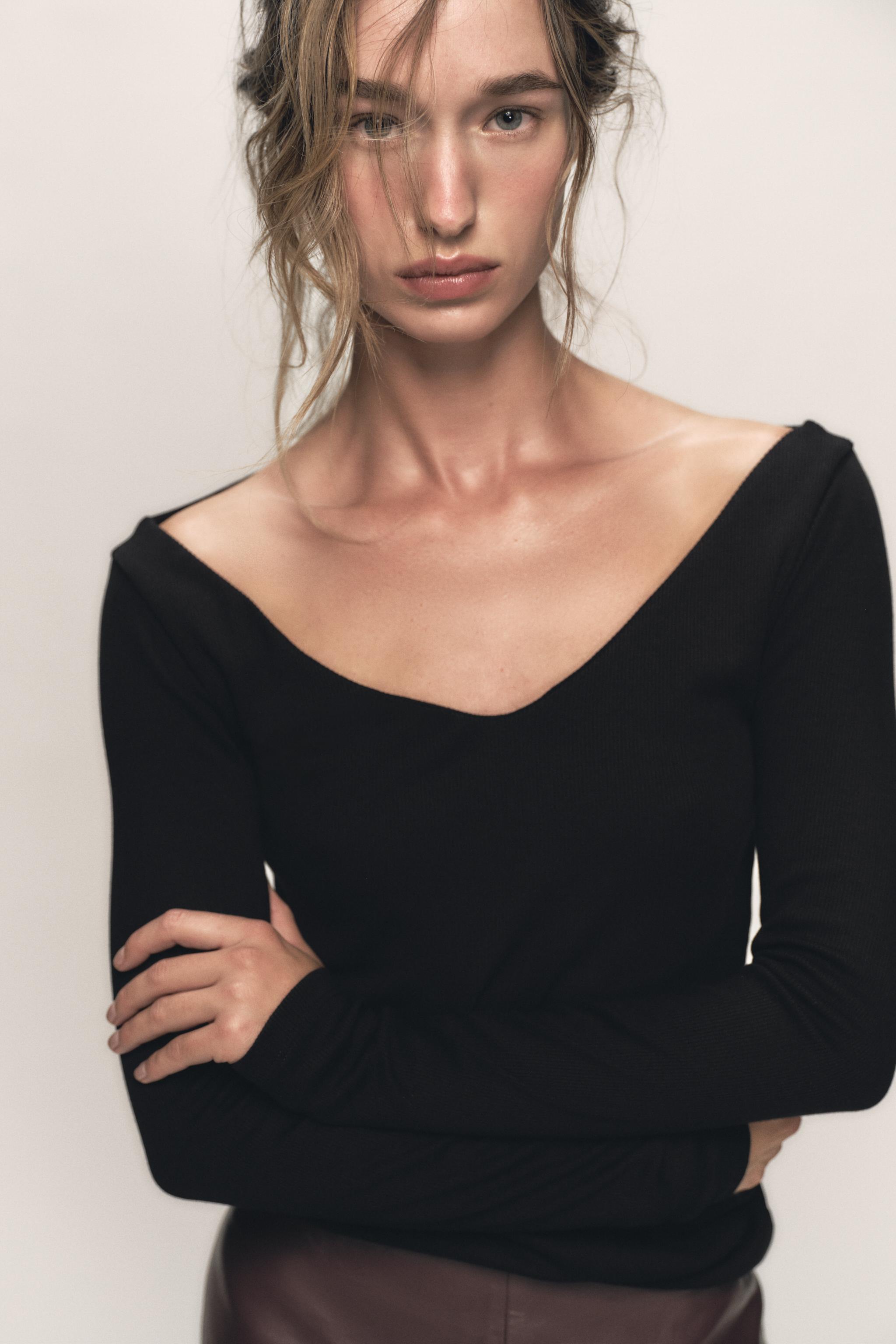LONG SLEEVED RIBBED T-SHIRT